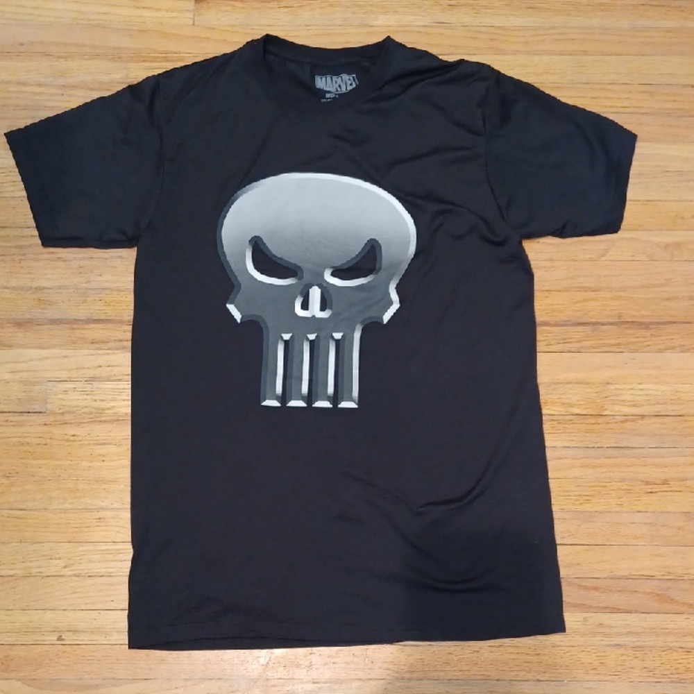 Marvel  ' The Punisher' Black and Silver Short Sleeve Tee Skull Design 6893